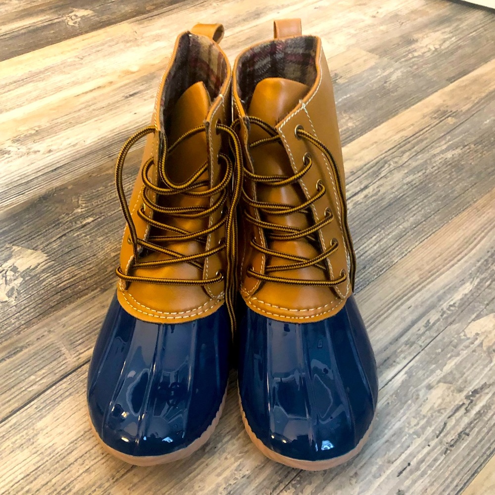 NEW Avanti duck boots